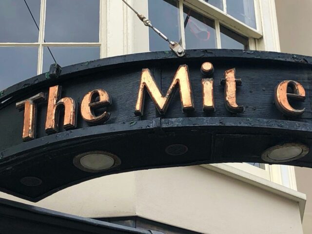 Brand Positioning For Irish Local Businesses: Stand Out In A Crowded Market
